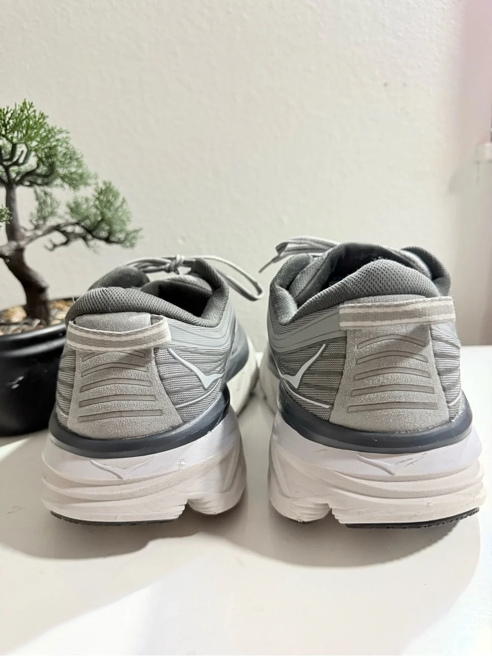 Hoka Bondi 7 men size 12 Gray and White Women's Athletic Running Shoes